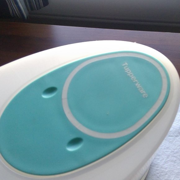 Tupperware Cereal Container - Picture 5 of 8